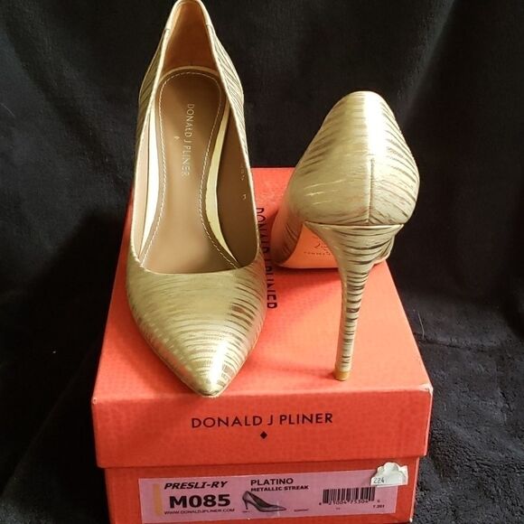 DONALD J. PLINER PRESLI-R7 PLATINO METALLIC SHOES - Picture 14 of 16